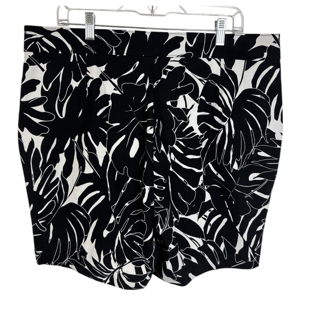 Rafaella Women's Plus 18 Stretch Pull On Shorts‎ B&W Leaf Print NWT
